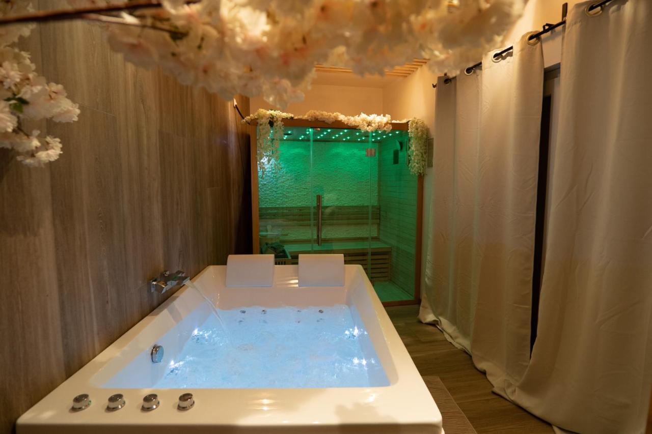 Capsule Thailande I Sauna I Balneo I Console I Jeux En Bois I Cinema I Cour Interieure Trith-Saint-Leger Exterior photo