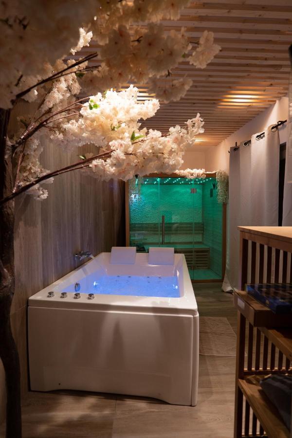 Capsule Thailande I Sauna I Balneo I Console I Jeux En Bois I Cinema I Cour Interieure Trith-Saint-Leger Exterior photo