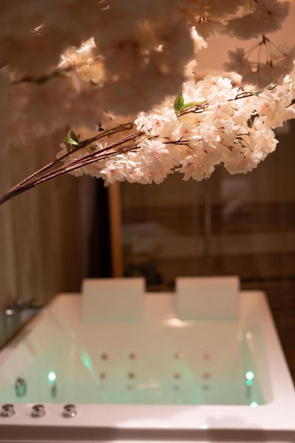 Capsule Thailande I Sauna I Balneo I Console I Jeux En Bois I Cinema I Cour Interieure Trith-Saint-Leger Exterior photo