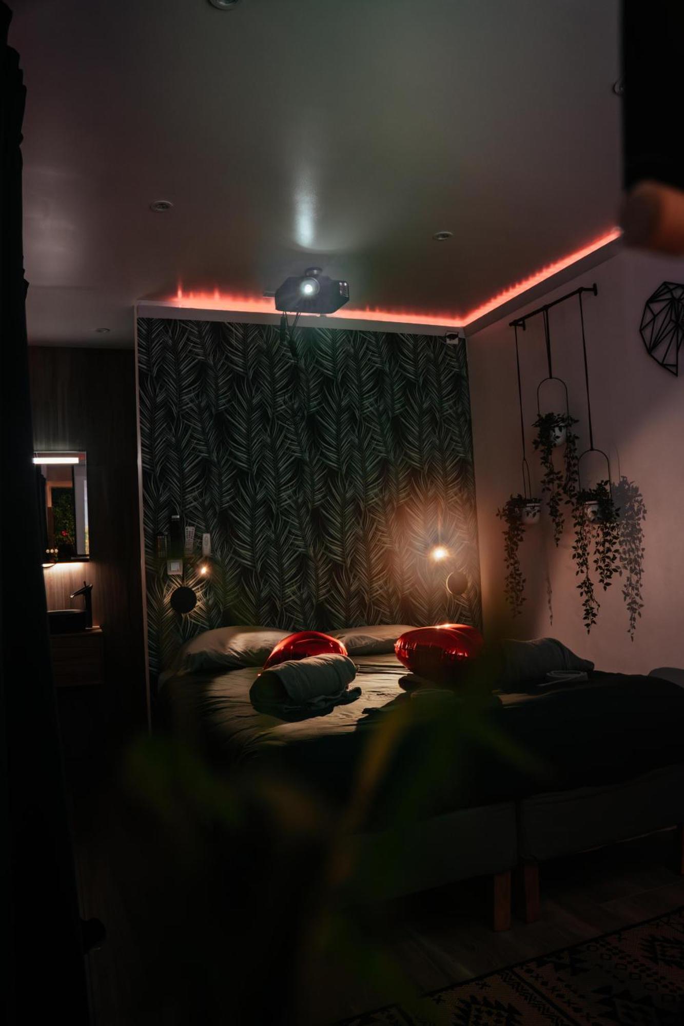 Capsule Thailande I Sauna I Balneo I Console I Jeux En Bois I Cinema I Cour Interieure Trith-Saint-Leger Exterior photo